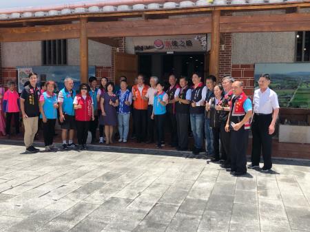 東服中心副執行長郭應義出席吉安好客藝術村「幸福台九_耕山耕田 桐花如雪 築夢縱谷」活動揭牌典禮.jpg