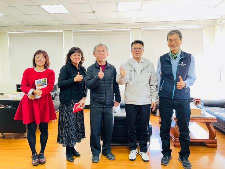 東服中心執行長洪宗楷拜會生活美學館館長江愚.jpg