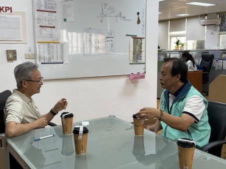 東服中心副執行長許文獻拜訪中油零售中心李經理，研商如何針對中油各據點將花東二縣的地方產品來合作推廣.jpg