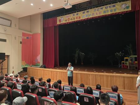 東服中心郭應義副執行出席「用愛點亮花蓮。花蓮依然美好嘉年華會.jpg