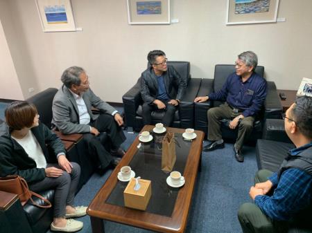 菓菓整合行銷拜會東服中心執行長洪宗楷和副執行長郭應義.jpg
