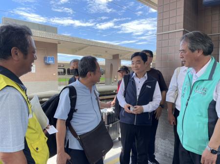 郭副和平站瞭解鐵路接駁概況 1..jpg