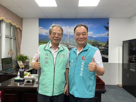 東服中心郭應義副執行長拜會鳳林鎮長林建平.jpg