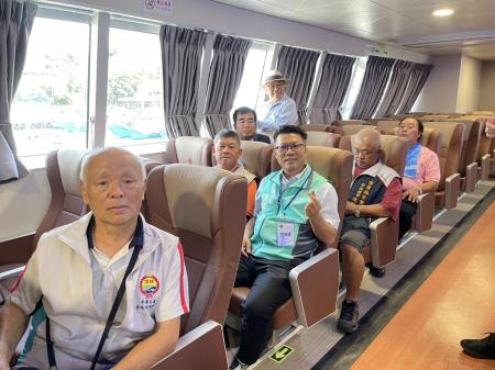 洪執行長出席凱旋9號首航 1.jpg