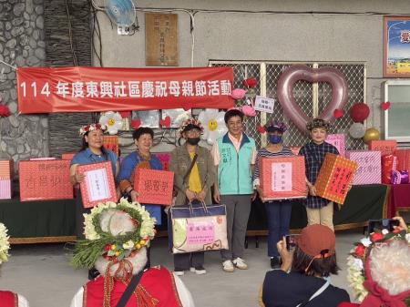 許副出席卑南母親節活動.jpg